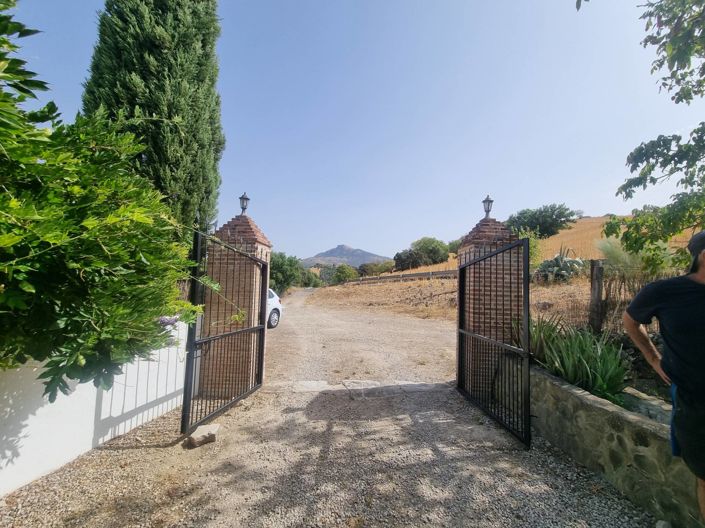 Image No.11-6 Bed Property for sale