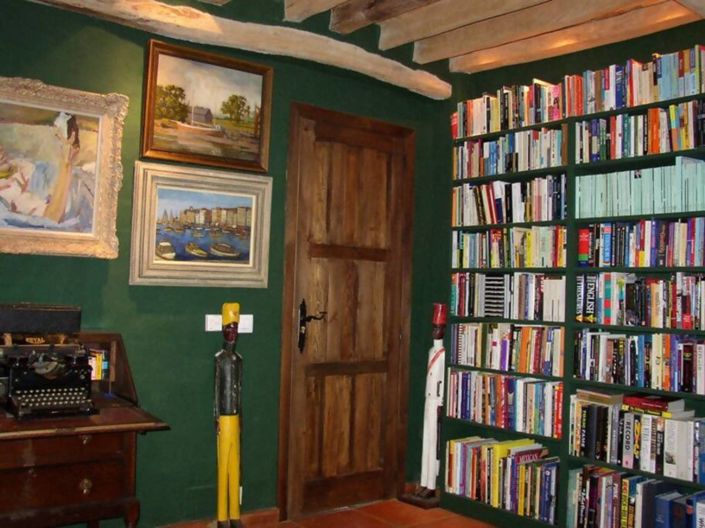 Image No.27-6 Bed Property for sale