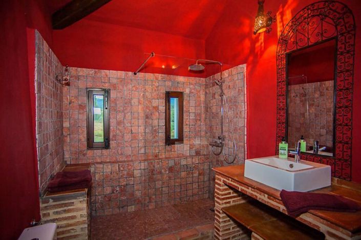 Image No.28-6 Bed Property for sale