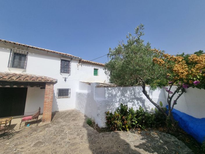 Image No.5-6 Bed Property for sale