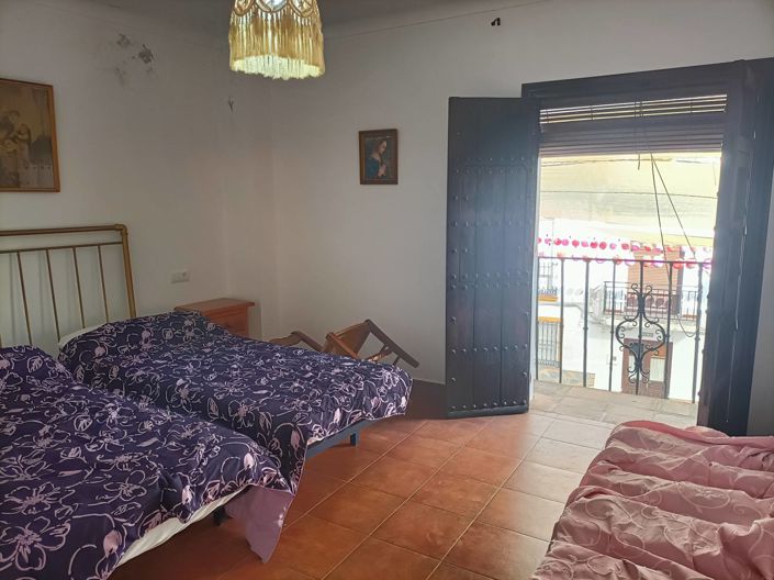 Image No.19-5 Bed Townhouse for sale