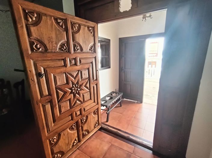 Image No.37-5 Bed Townhouse for sale