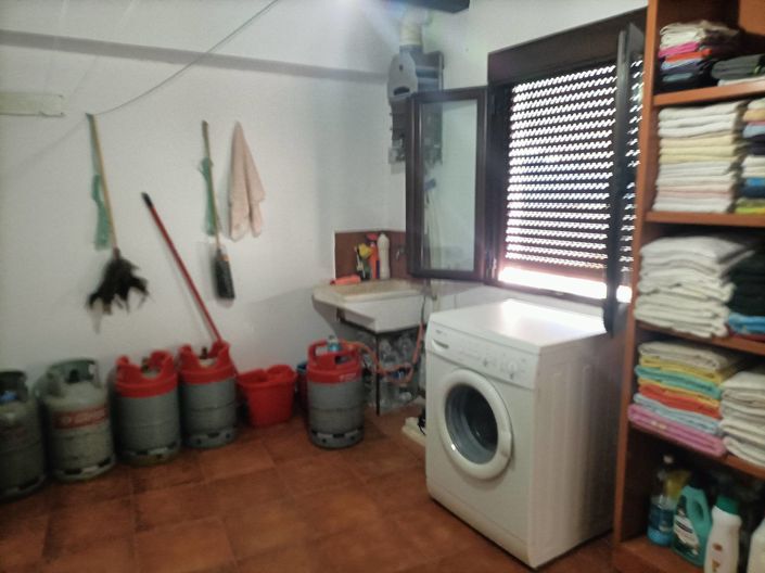 Image No.38-5 Bed Townhouse for sale