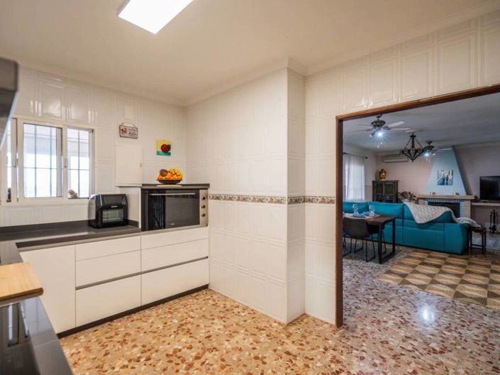 Image No.13-4 Bed Property for sale