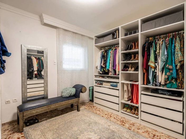 Image No.16-4 Bed Property for sale