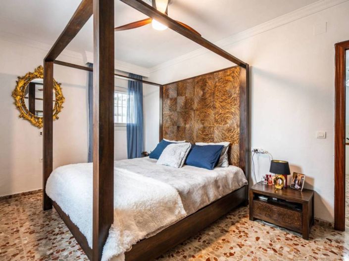 Image No.18-4 Bed Property for sale