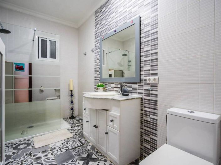 Image No.22-4 Bed Property for sale