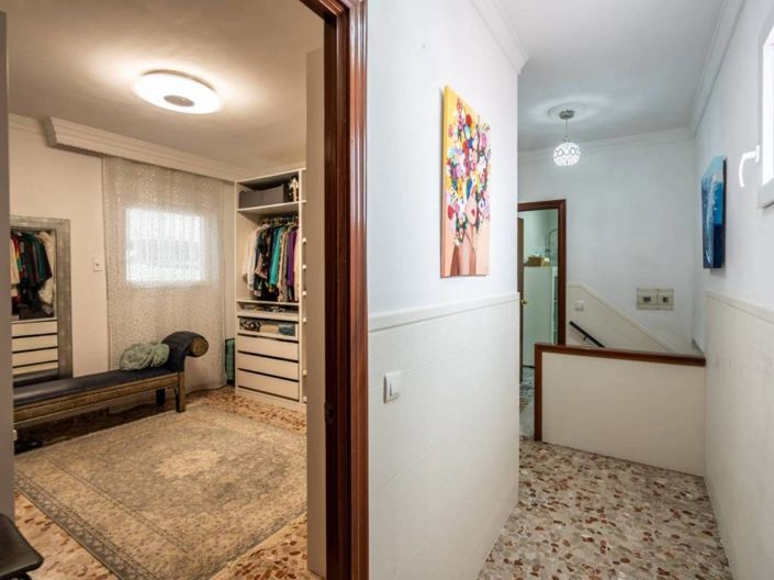 Image No.23-4 Bed Property for sale