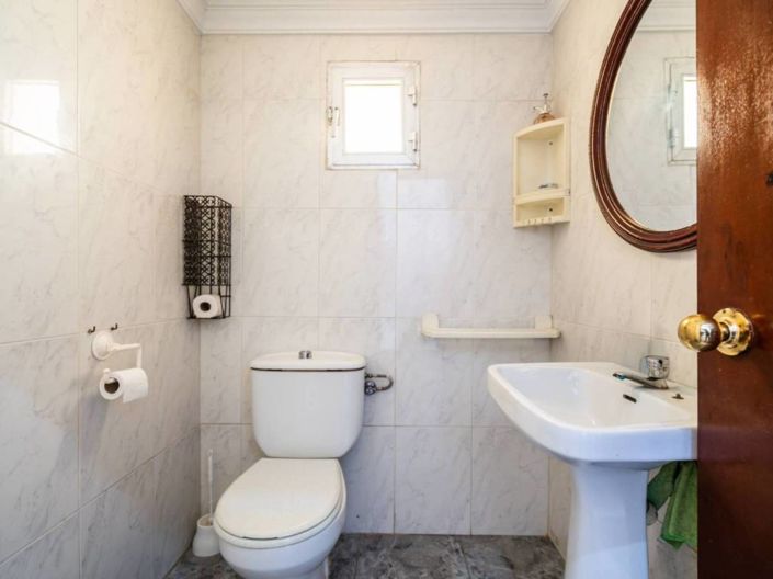 Image No.27-4 Bed Property for sale