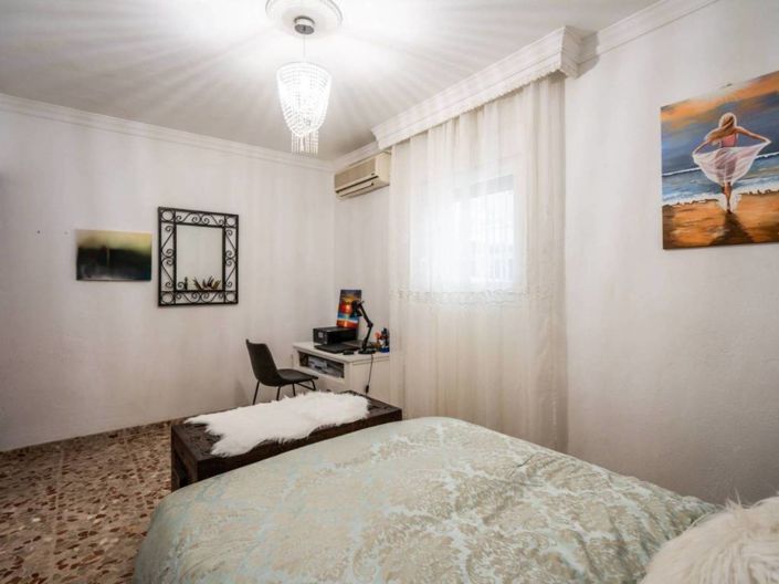 Image No.28-4 Bed Property for sale