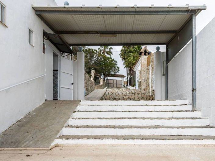 Image No.31-4 Bed Property for sale