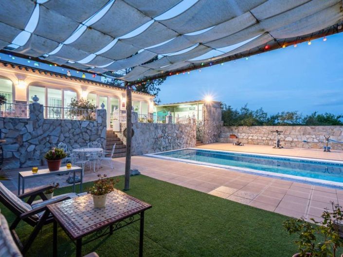 Image No.37-4 Bed Property for sale