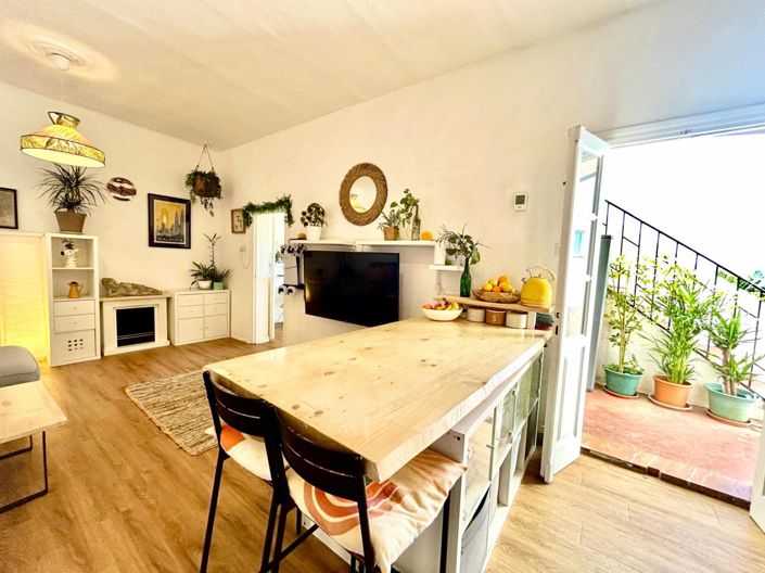 Image No.12-5 Bed Townhouse for sale