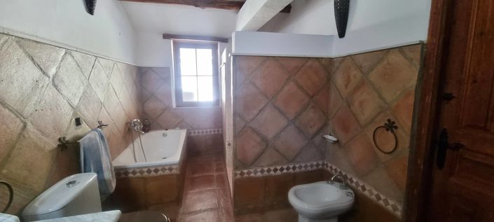 Image No.13-6 Bed Property for sale