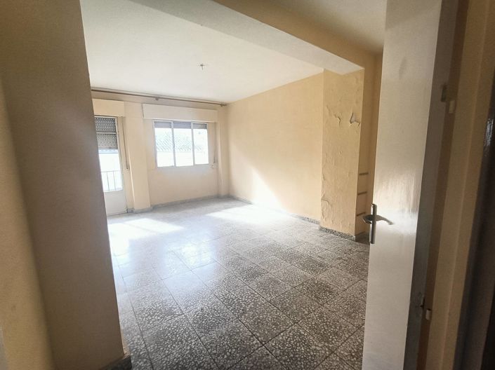 Image No.18-6 Bed Townhouse for sale