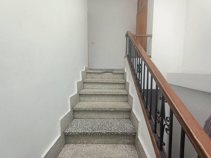 Image No.19-6 Bed Townhouse for sale