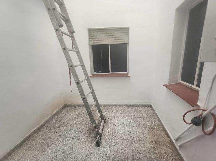 Image No.24-6 Bed Townhouse for sale