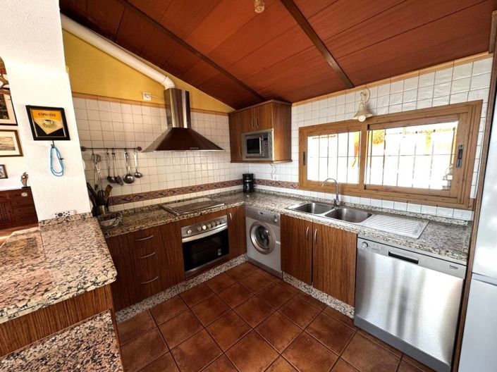 Image No.17-4 Bed Country House for sale