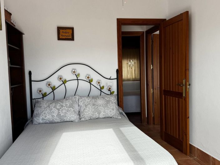 Image No.21-4 Bed Country House for sale