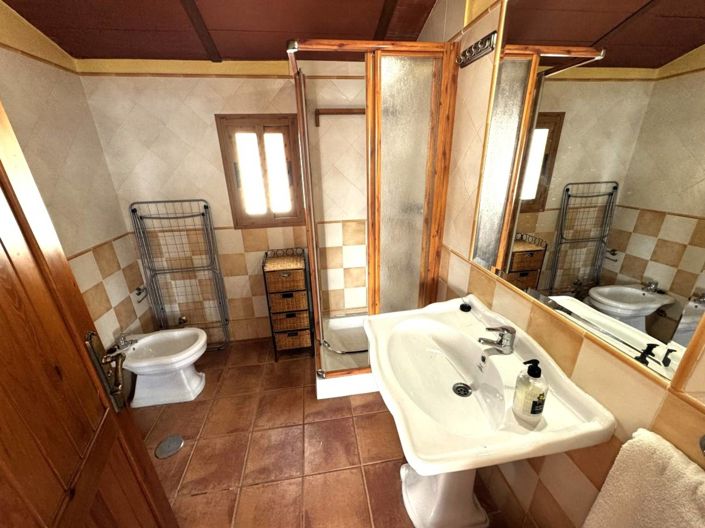 Image No.25-4 Bed Country House for sale