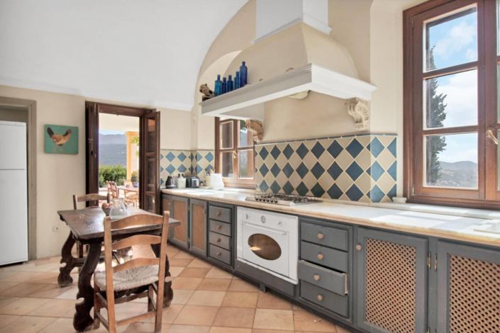 Image No.17-5 Bed Property for sale