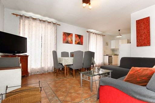 Image No.11-17 Bed Property for sale