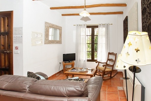 Image No.12-17 Bed Property for sale