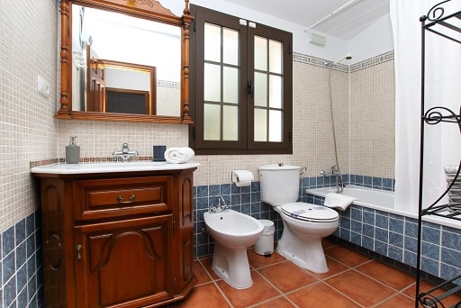 Image No.17-17 Bed Property for sale