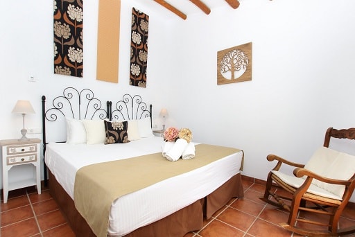 Image No.19-17 Bed Property for sale