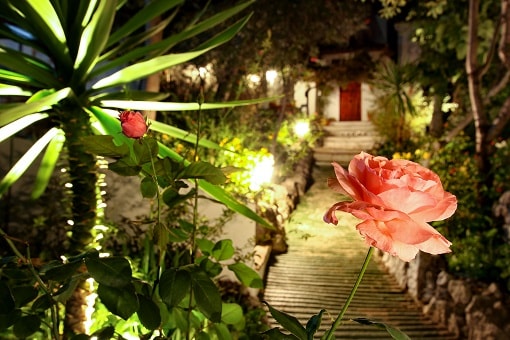 Image No.33-17 Bed Property for sale