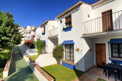 Image No.7-17 Bed Property for sale