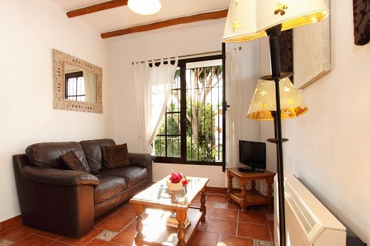 Image No.9-17 Bed Property for sale