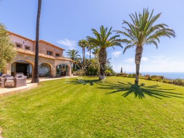 5 Bed Villa for sale