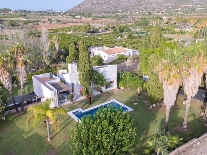 Image No.1-4 Bed Villa for sale