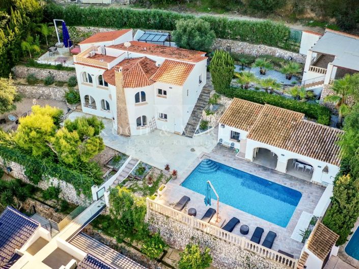 Image No.1-4 Bed Villa for sale