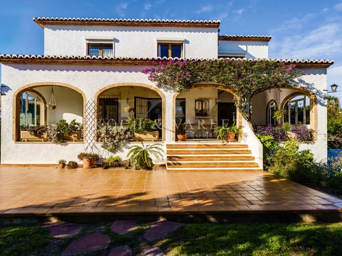 Image No.1-5 Bed Villa for sale