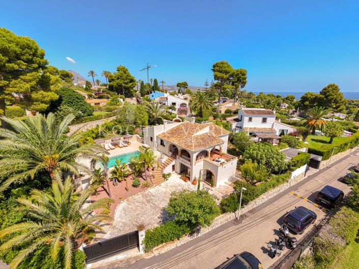 Image No.1-3 Bed Villa for sale