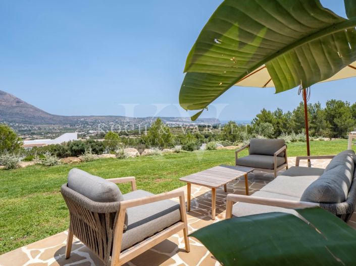 Image No.1-9 Bed Villa for sale