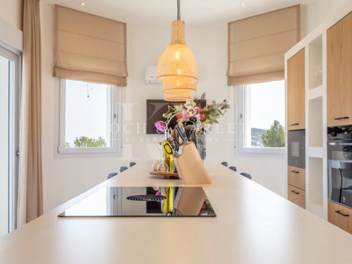 Image No.17-9 Bed Villa for sale