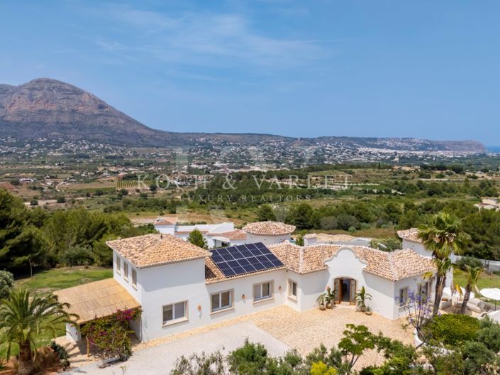 Image No.4-9 Bed Villa for sale