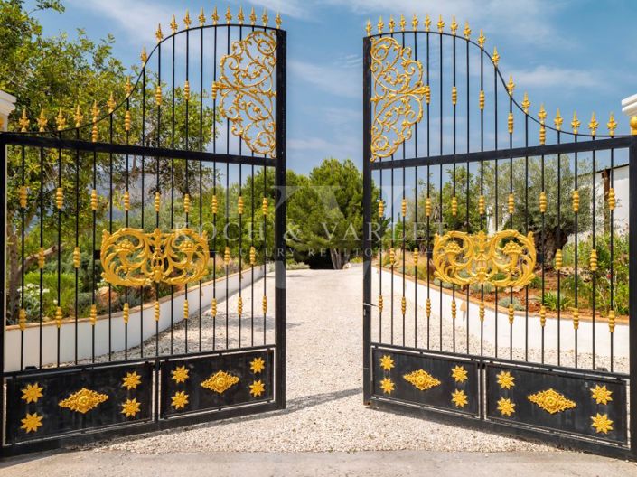 Image No.5-9 Bed Villa for sale