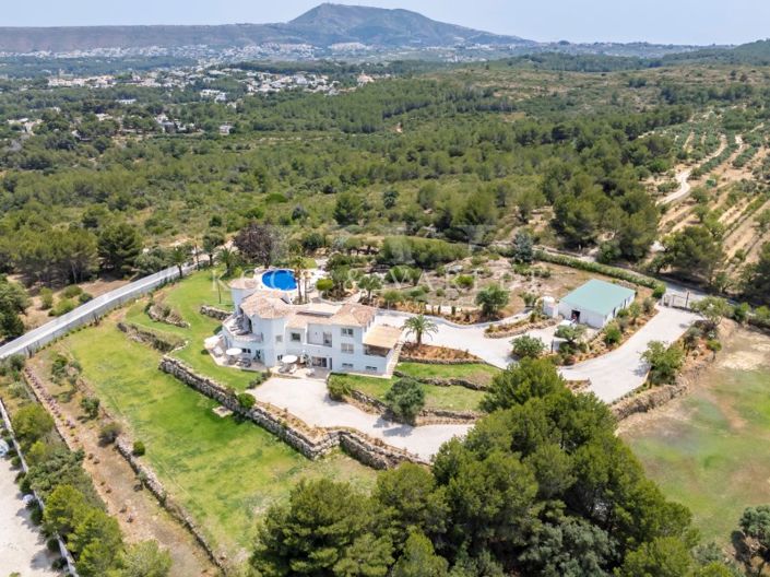 Image No.90-9 Bed Villa for sale