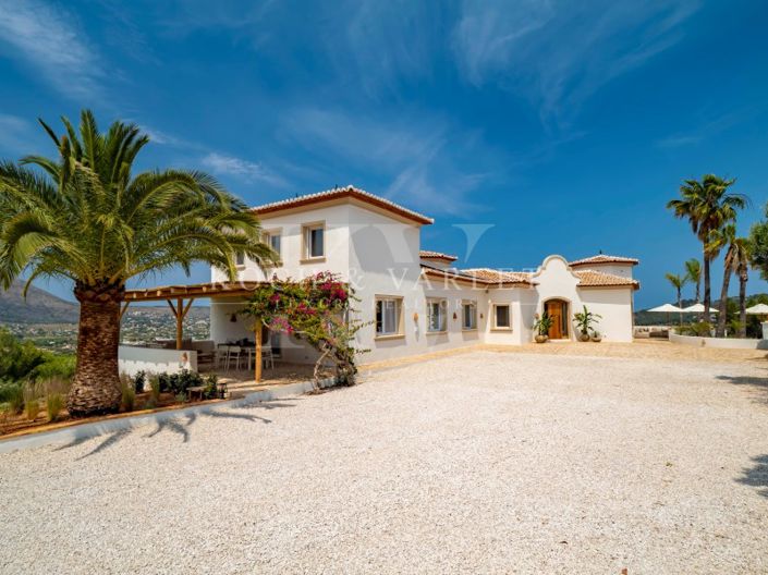 Image No.97-9 Bed Villa for sale