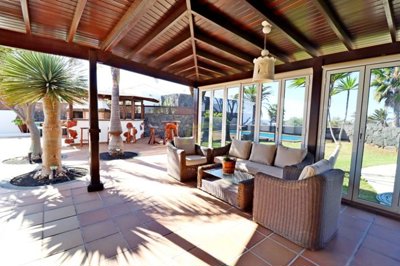 3 Bedroom Villa with a private pool in Playa Blanca