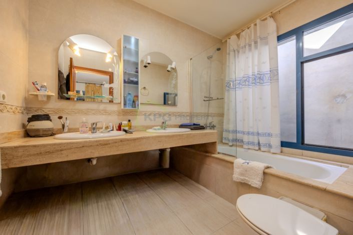 Image No.9-4 Bed Villa for sale