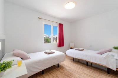 4 bedroom house on 3 floors with mountain views