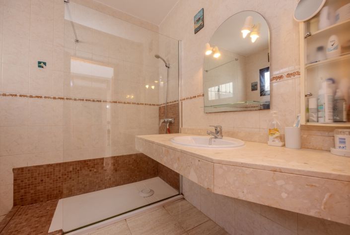 Image No.9-2 Bed Villa for sale