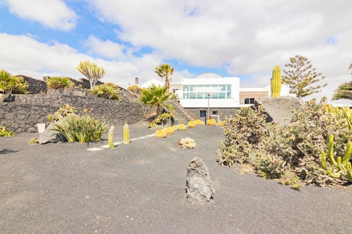 Image No.2-1 Bed Villa for sale