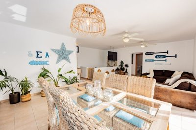 Experience the luxury of a 4 bedroom Villa in Playa Blanca