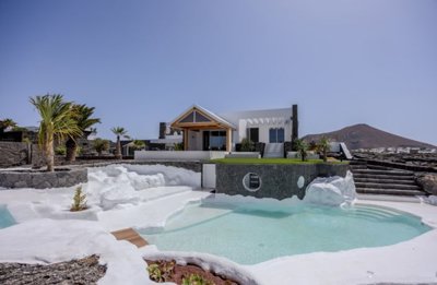 César Manrique-Inspired oasis in Tahiche’s volcanic heart